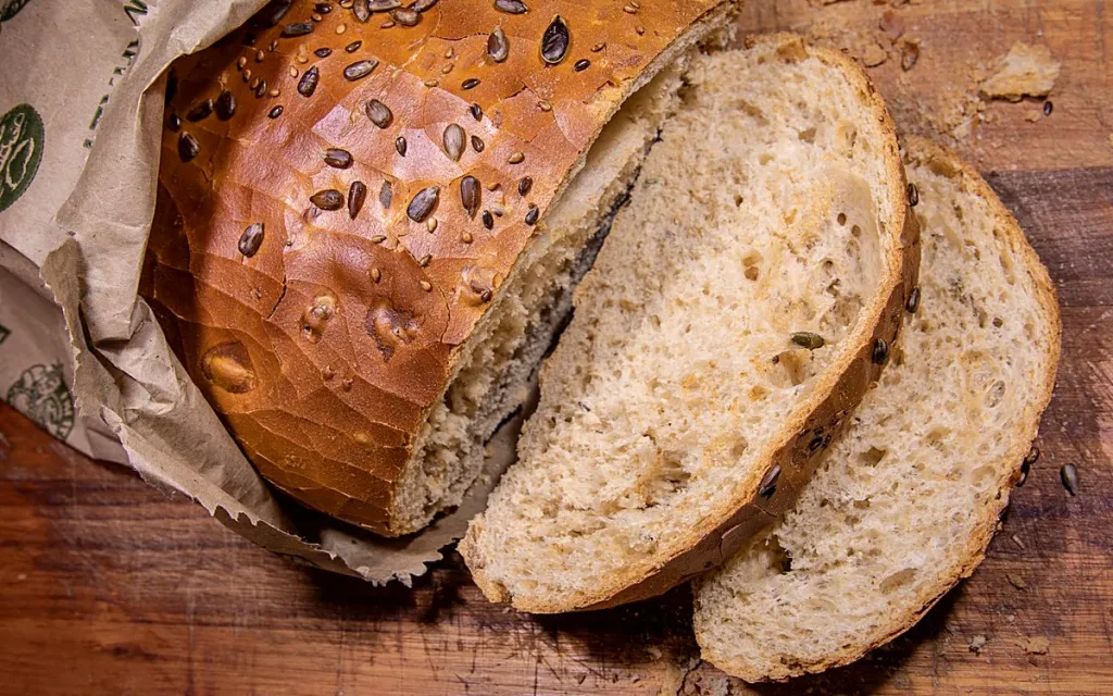 Pan de almendra en molde